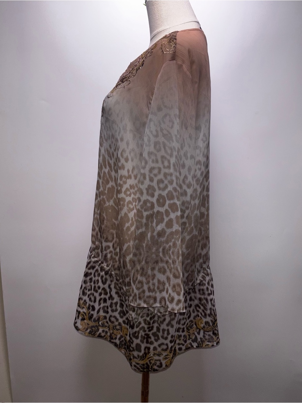 Chico's Animal Print Sequin Top Size 3 = XL - Picture 3 of 9